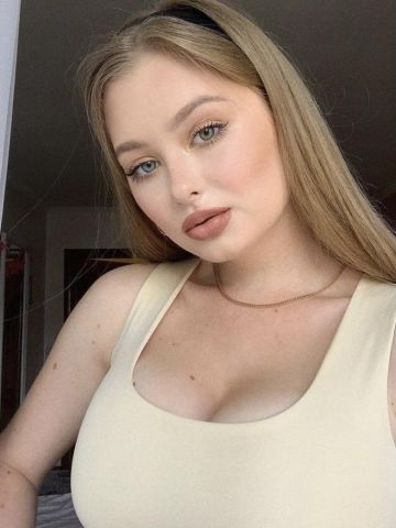 Кристина Прекрасная Брюнетка